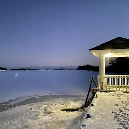 Moekki Meren Laeheisyydessae 샬레